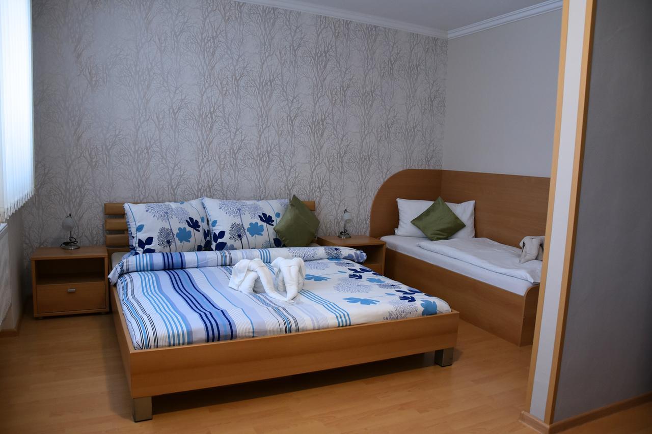 Hotel Banik Handlova Екстер'єр фото