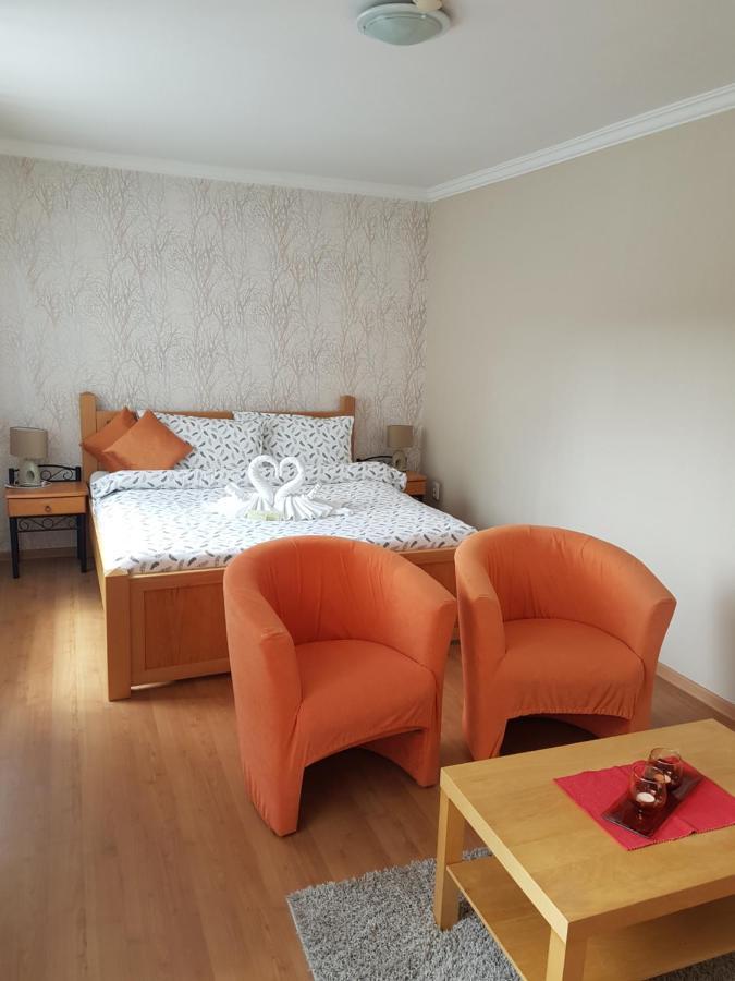 Hotel Banik Handlova Екстер'єр фото